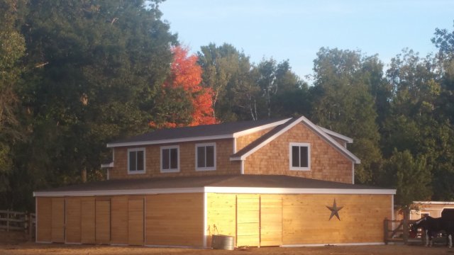 horse barn / garage